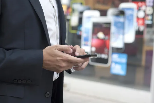 Man skriva textmeddelande — Stockfoto