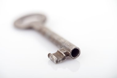 Beyaz arkaplanda anahtar