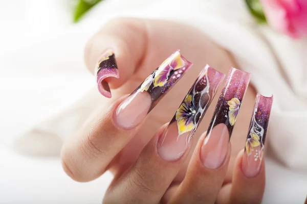 güzel tırnak insan eliyle