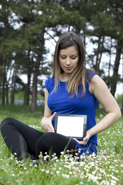 Using tablet computer in park — Stock Photo, Image