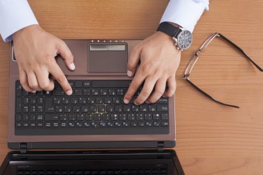 Laptop Kullanılıyor