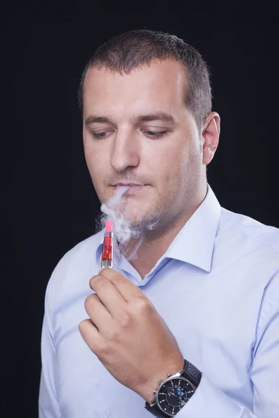 Smoking electric cigarettes — Stockfoto