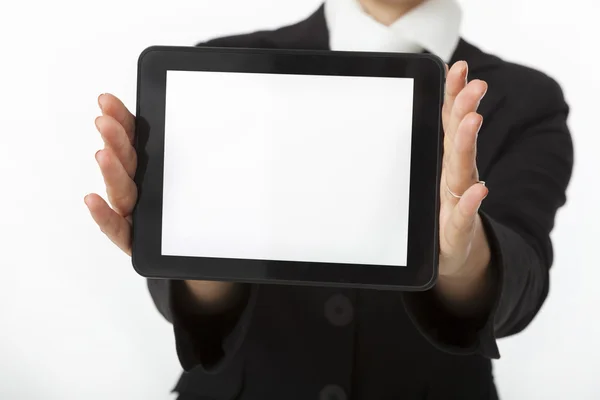 Businesswoman sta mostrando schermo tablet digitale — Foto Stock