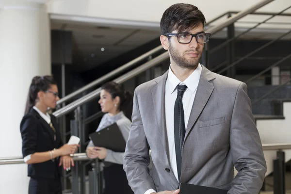 Retrato de jovem empresário — Fotografia de Stock