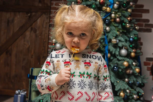 Little Cute Curly Girl Holding Sweet Lollipop Emotional Smiling Concept — Stock Photo, Image