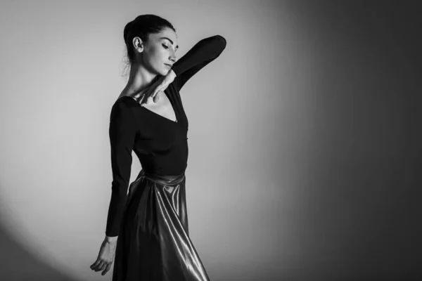 Young Elegant Emotional Ballet Dancer Dressed Professional Attire Demonstrates Her — Stock Photo, Image