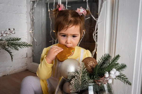 Little Girl Eating Breakfast Table Cafe City Street Kitchen Child — Stock Photo, Image