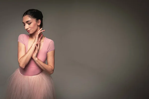 Portret Van Een Jonge Mooie Fragiele Mooie Ballerina Een Lange — Stockfoto