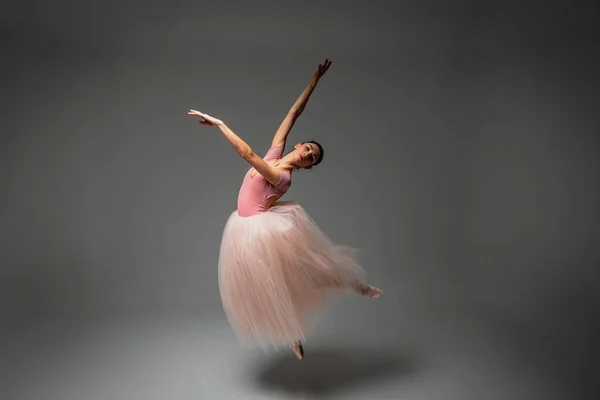 Bailarina Bailando Movimiento Aire Joven Bailarina Bonita Frágil Hermosa Baila — Foto de Stock