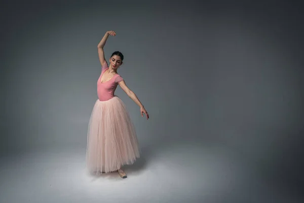 Ballerina Dansar Luften Ung Söt Ömtålig Vacker Ballerina Dansar Lång — Stockfoto