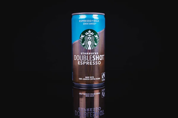 Ukraine Lviv April 2022 Kaffee Kaltgetränk Starbucks Doubleshot Espresso Einem — Stockfoto