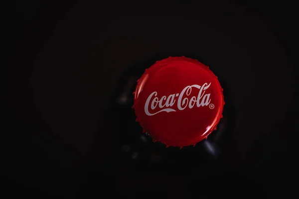 Ucrânia Lviv Abril 2022 Tampa Close Coca Cola Vermelho Com — Fotografia de Stock