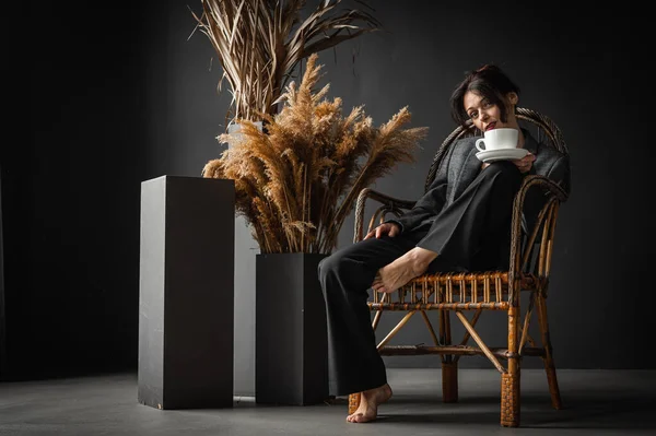 Morning Rest Young Pretty Girl Sits Wooden Wicker Chair Enjoys — Stock Photo, Image