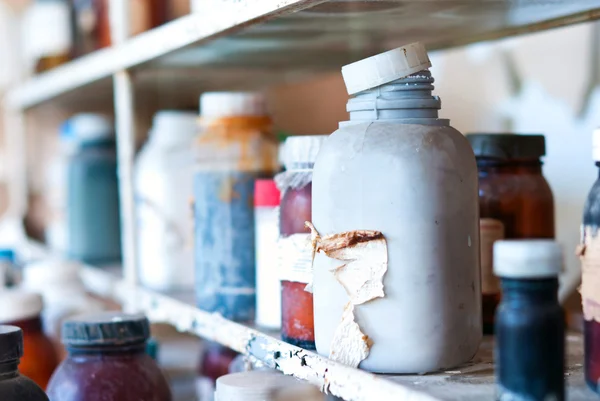 Old chemical containers, obsolete laboratory — 스톡 사진