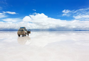 Jeep on the Uyuni Salar in Bolivia clipart