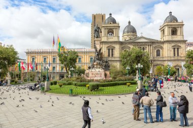 Plaza murillo, Başkanlık Sarayı ve la paz Katedrali