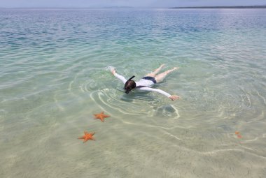 şnorkel kadın, adalar bocas del toro, panama