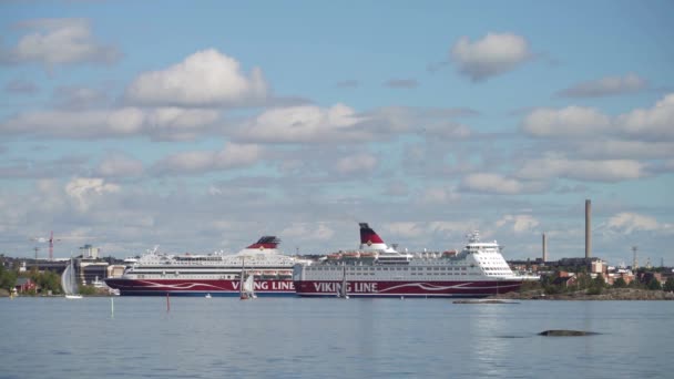 Helsinki Finlandia Sierpnia 2022 Prom Wycieczkowy Viking Line Odpływa Portu — Wideo stockowe