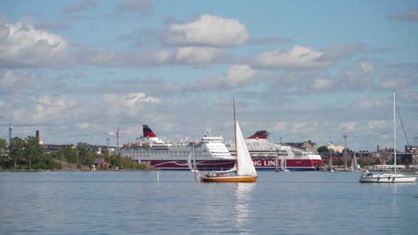 Helsinki Finland Augustus 2022 Veerboot Viking Line Vertrekt Vanuit Haven — Stockvideo