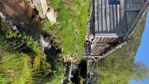 Spring Stream Sunnfjord Museo Aire Libre Grupo Edificios Antiguos Paisaje — Vídeos de Stock