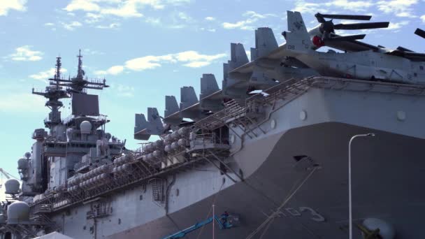 芬兰赫尔辛基 2022年8月6日 美国海军的Kearsarge号护卫舰 Uss Kearsarge 在与芬兰海军联合演习前停泊在城市港口 芬兰加入 — 图库视频影像