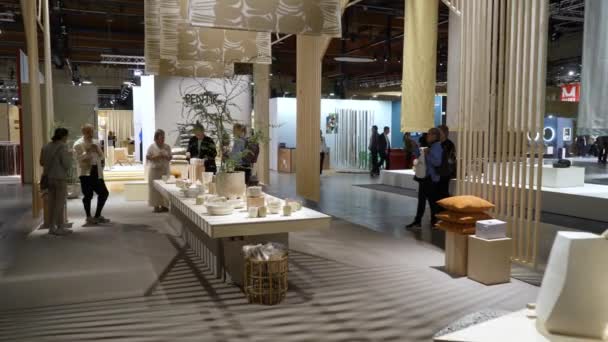 芬兰赫尔辛基 2022年9月8日 芬兰最大的家具 设计和装饰活动 芬兰一家家族企业Pentik的陶瓷和室内装饰 — 图库视频影像