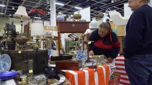 Helsinki Finlande Sept 2022 Antiquités Objets Anciens Marché Aux Puces — Video