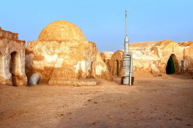 Sahra Çölü 'nde Yıldız Savaşları çekimleri için Tatooine gezegeninin terk edilmiş manzarası.
