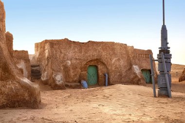 Sahra Çölü 'nde Yıldız Savaşları çekimleri için Tatooine gezegeninin terk edilmiş manzarası.