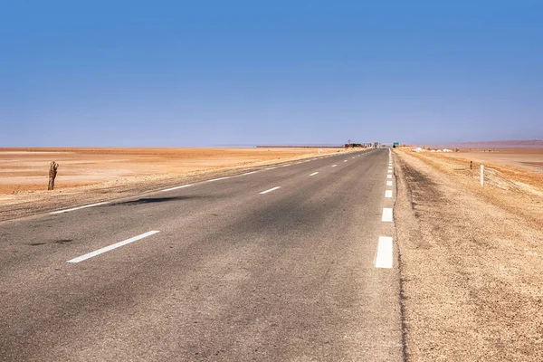 Asphalt Road Runs Sahara Desert Sahara Desert Tunisia — Stock Photo, Image