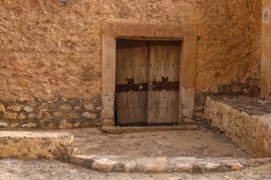Sahra Çölü 'nün, Tunus' un, Afrika 'nın ortasındaki terk edilmiş eski köyün manzarası.