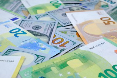 Para için. Euro ve bize dolar banknotları. Dolar ve Avrupa para biriminin geçmişi