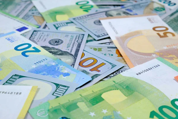 Para için. Euro ve bize dolar banknotları. Dolar ve Avrupa para biriminin geçmişi