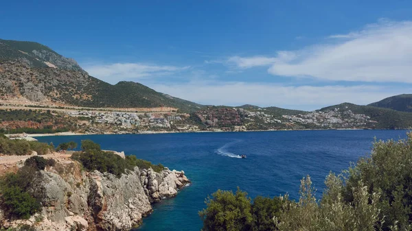 Türkiye 'nin Antalya ilinin Turkuaz Riviera ilçesindeki Kalkan köyünün güzel körfezi
