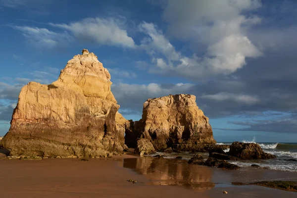 Vápencové Skály Pobřeží Algarve Portimau Portugalsko — Stock fotografie