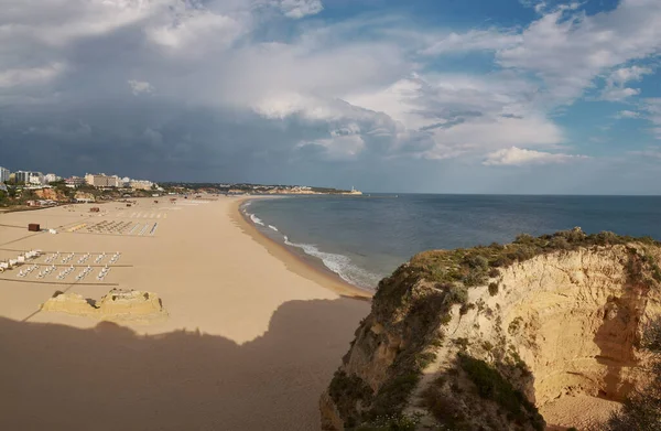 Hermosa Playa Vacía Praia Rocha Primavera Costa Del Algarve Portugal —  Fotos de Stock