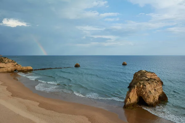 Schöner Regenbogen Über Dem Praia Dos Tres Castelos Portimao Algarve — Stockfoto