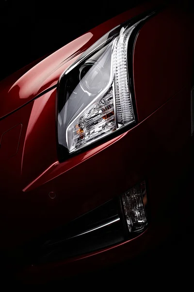 Scheinwerfer des einen schönen roten Autos — Stockfoto
