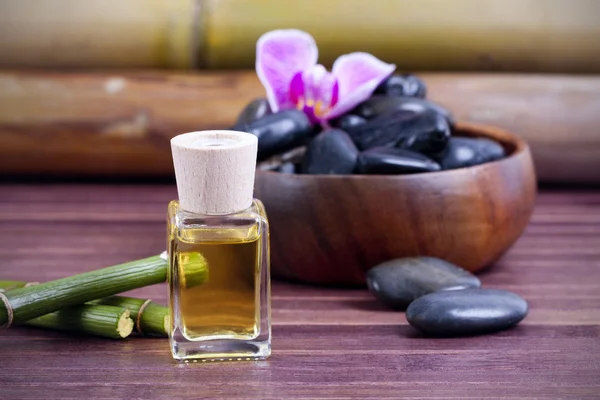 瓶的橄榄油自然芳香 spa — 图库照片
