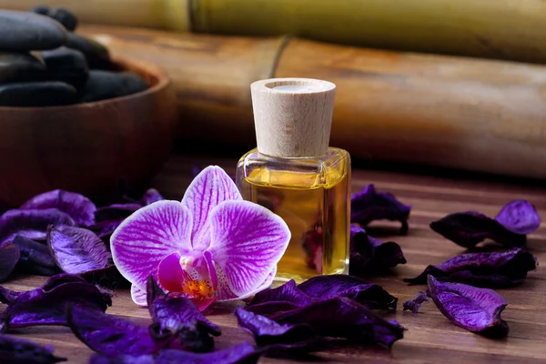 doğal olarak aromatik bir Spa zeytinyağı şişesi