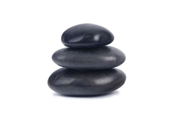 Staplade svart spa stenar balanserad och isolerade — Stockfoto
