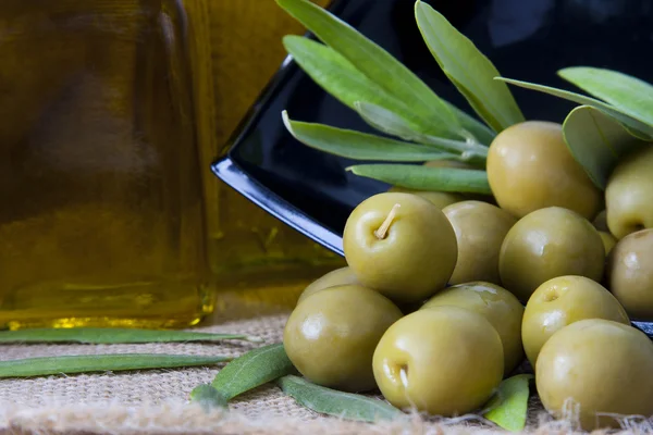 Натуральные оливки — стоковое фото
