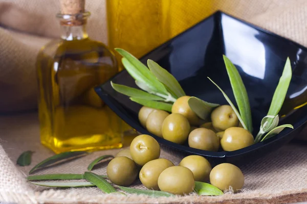 Натуральные оливки — стоковое фото