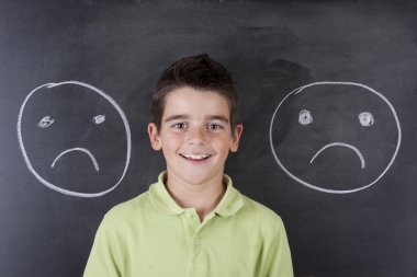 Kara tahta ile çocuk