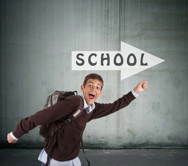 Junge rennt zur Schule — Stockfoto