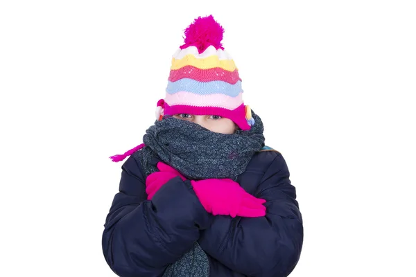 Bambino caldo in abiti invernali su sfondo bianco — Foto Stock