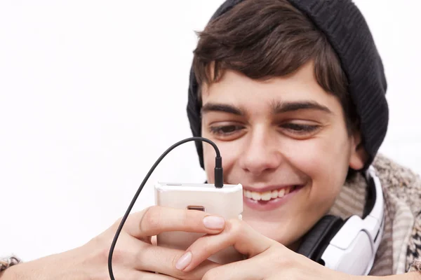 Jeune bavardage avec téléphone — Photo