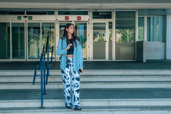 Mujer Negocios Moderna Edificio Oficinas — Foto de Stock