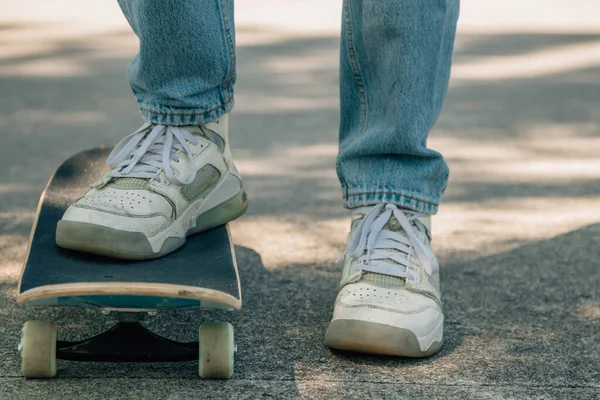 Κοντινό Πλάνο Των Ποδιών Skateboard — Φωτογραφία Αρχείου