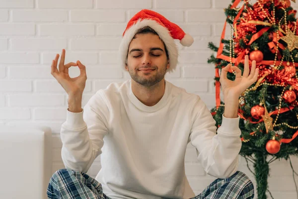 Man Home Christmas Santa Claus Hat Yoga Pose — Stock Photo, Image
